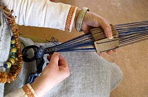 tablet weaving